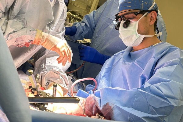 abdominal-transplant-surgeon-dr-alex-cortez-07
